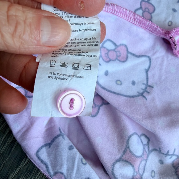 Hello Kitty Sanrio Shorts & Short Sleeve Pajama Set in Pink Size Medium - Picture 8 of 9